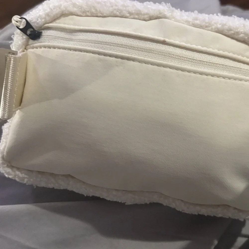 Lululemon Beltbag‎ Sherpa Ivory-White